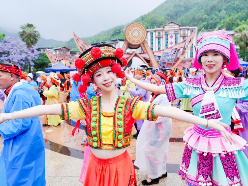 	花开迎客来｜2026金秀圣堂山杜鹃花文化旅游节盛大开幕